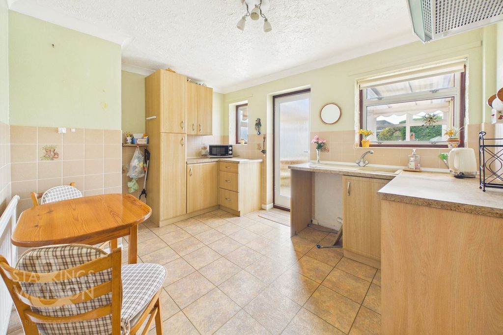 Property photo 3 of 23