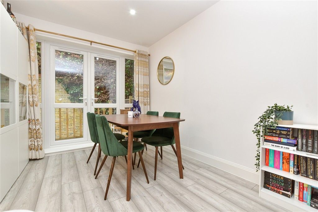 Property photo 3 of 16 Lounge/Diner