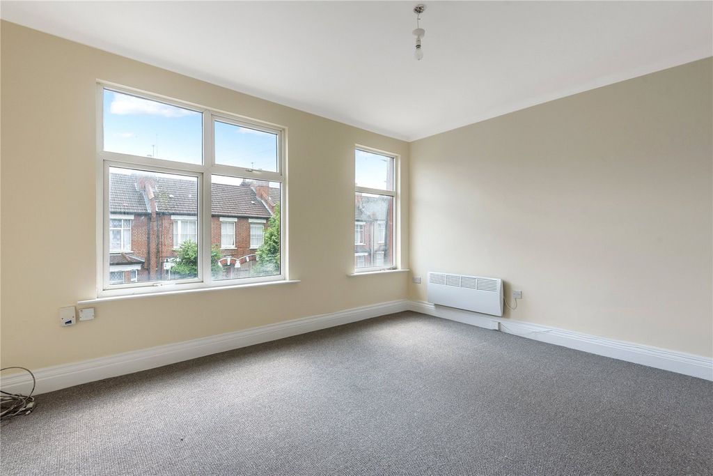 Property photo 2 of 13 Picture No. 14