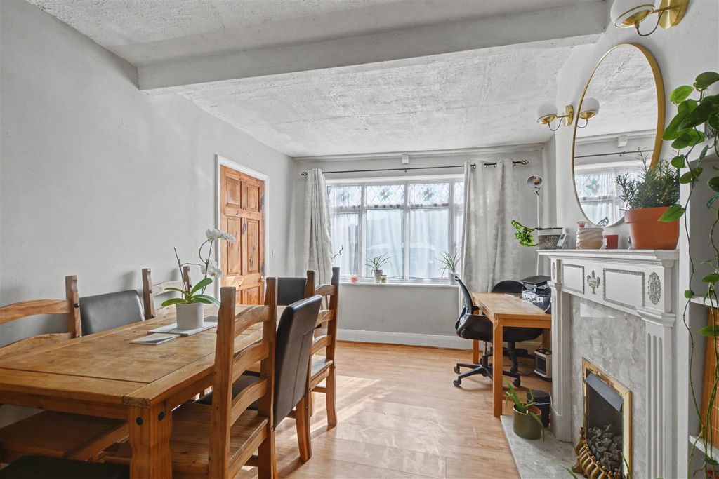 Property photo 3 of 19 Dining Room_2.Jpeg