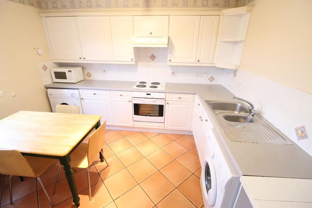 Property photo 2 of 6 Kitchen