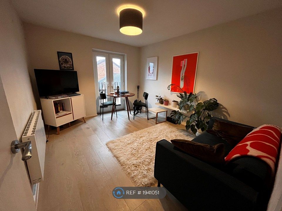 Property photo 1 of 8 Living Room