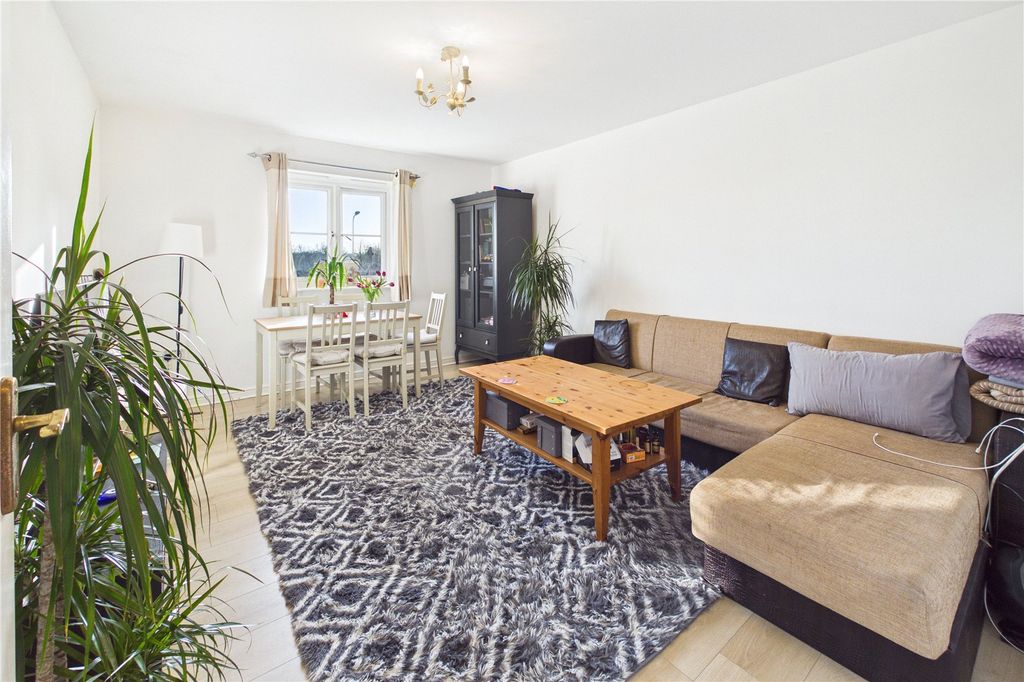 Property photo 2 of 18 Living/Dining Room