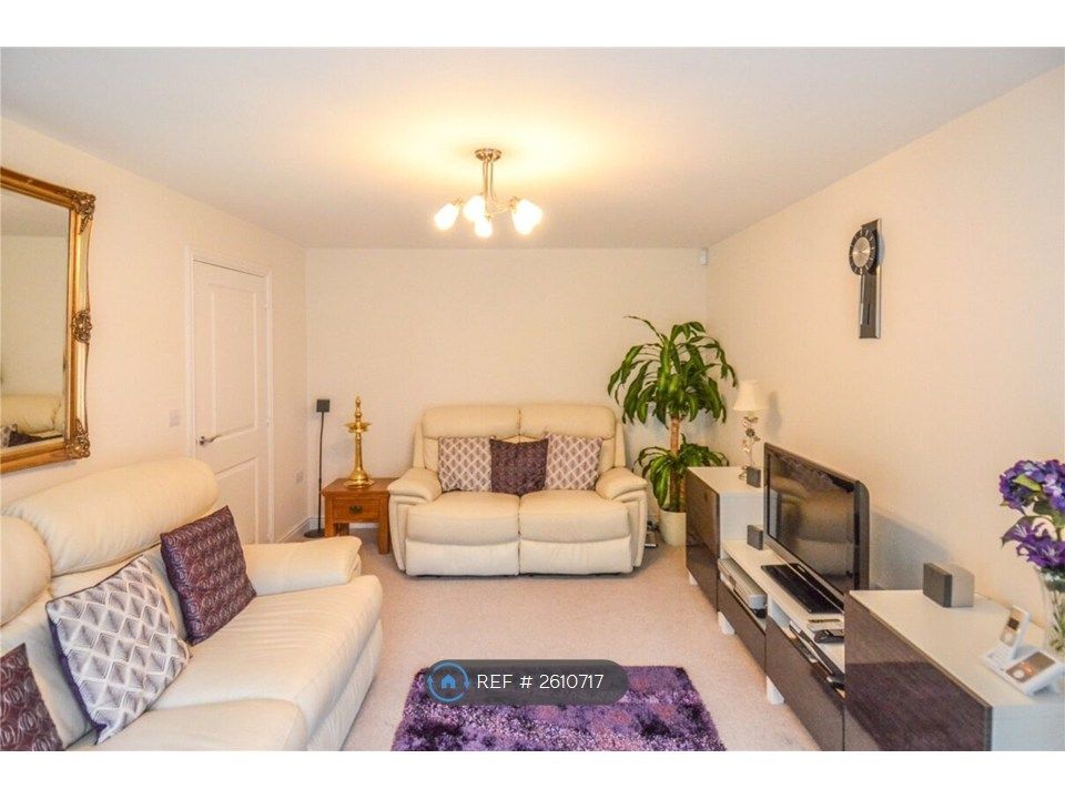 Property photo 3 of 11 Living Room