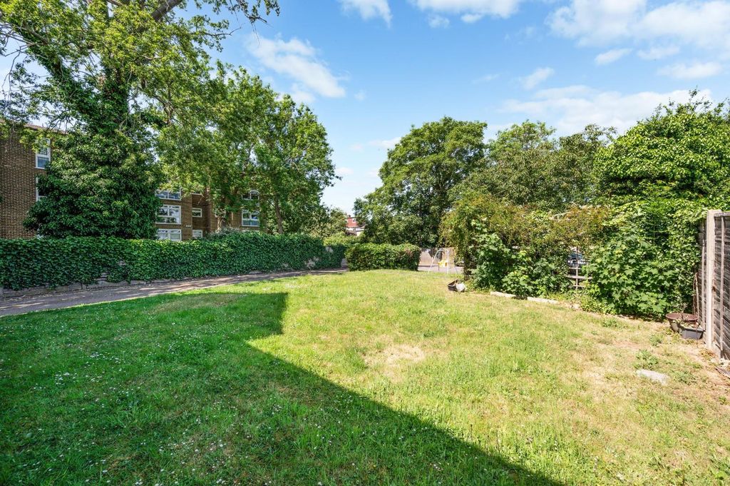 Property photo 3 of 14 Epsom Road
