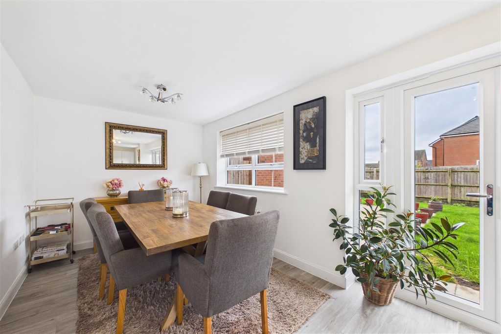 Property photo 3 of 20 Kitchen Diner