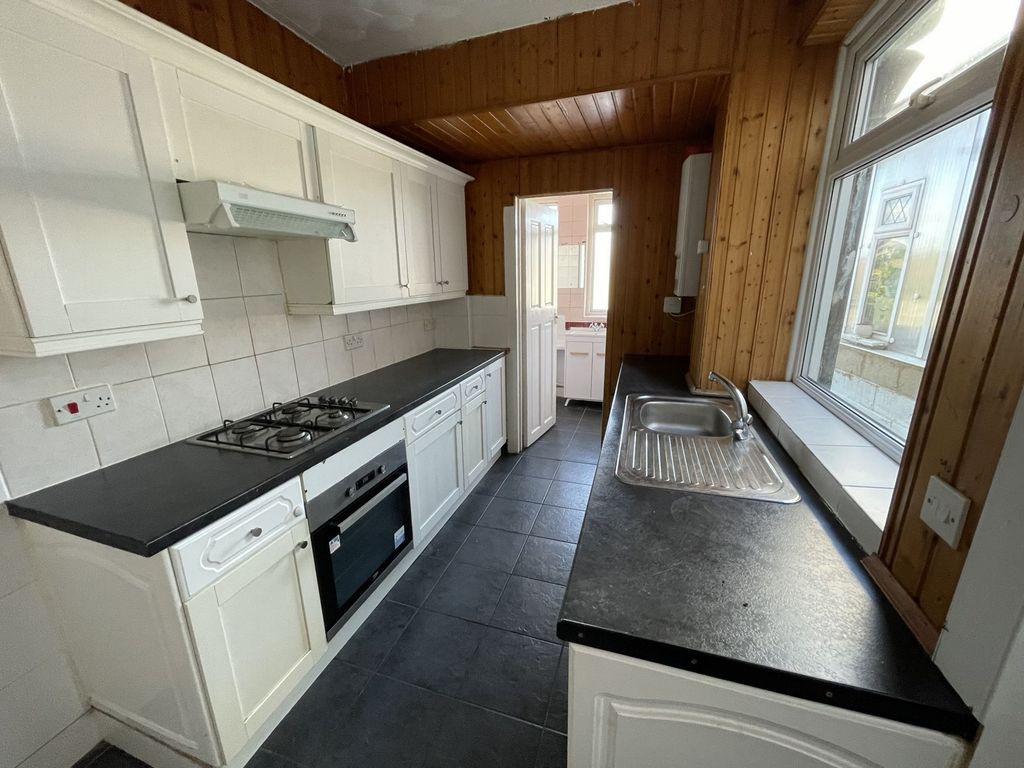 Property photo 1 of 13 Photo 8