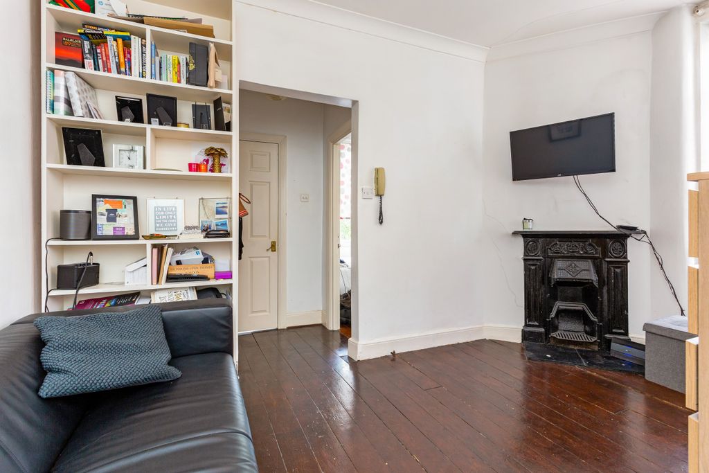 Property photo 2 of 6 402A_Richmond_Road_F