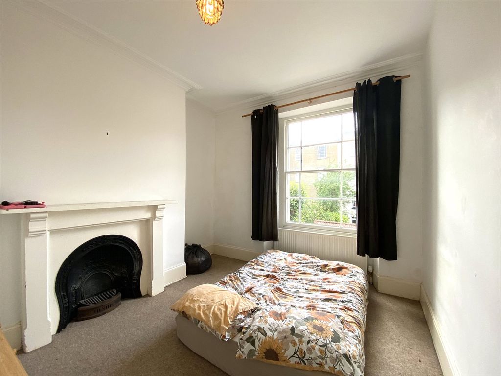 Property photo 3 of 7 Picture No. 14