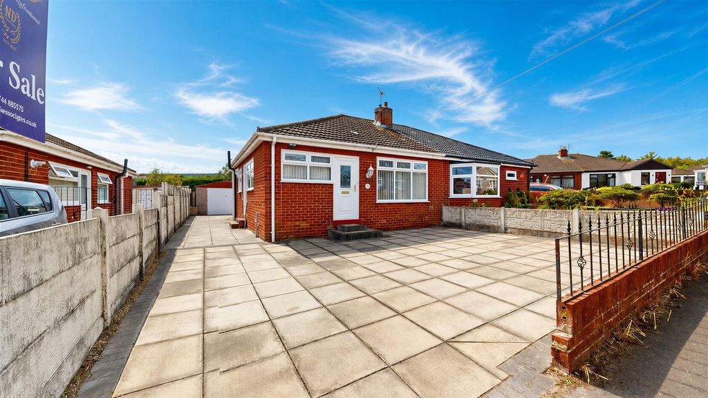 Property photo 1 of 15 Saint Albans Close For Sale