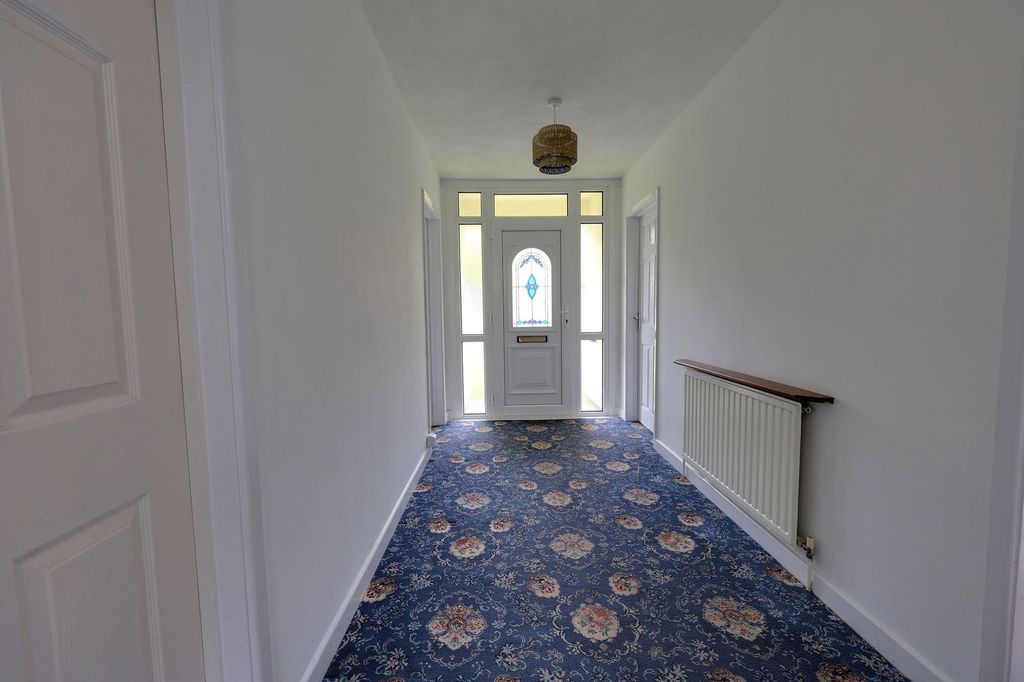 Property photo 2 of 33