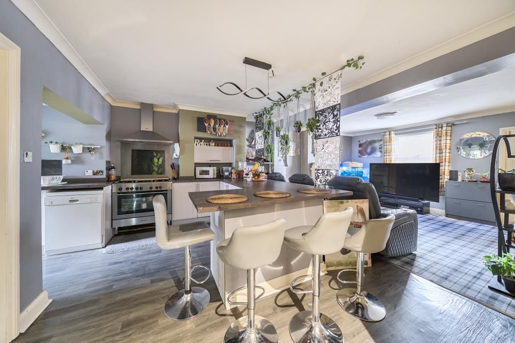 Property photo 2 of 21 Kitchen