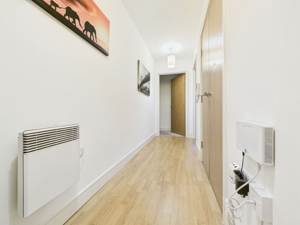 1 bed flat for saleDock Head Road, Chatham ME4 photo 4