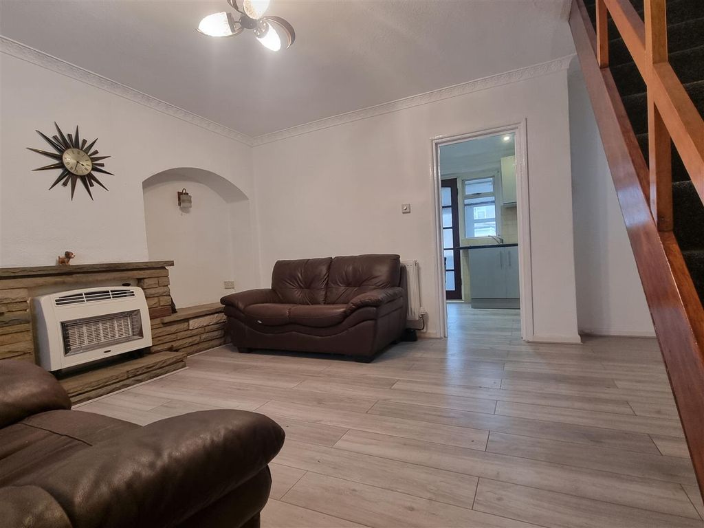 Property photo 2 of 13 Living Room 1.Jpg