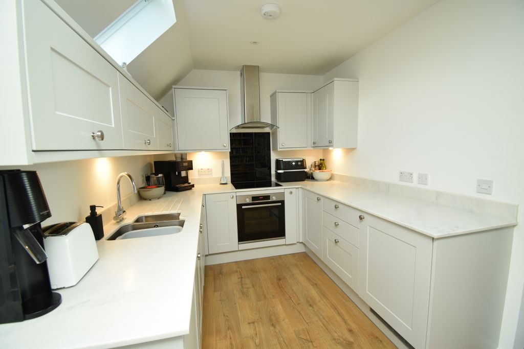 Property photo 3 of 41