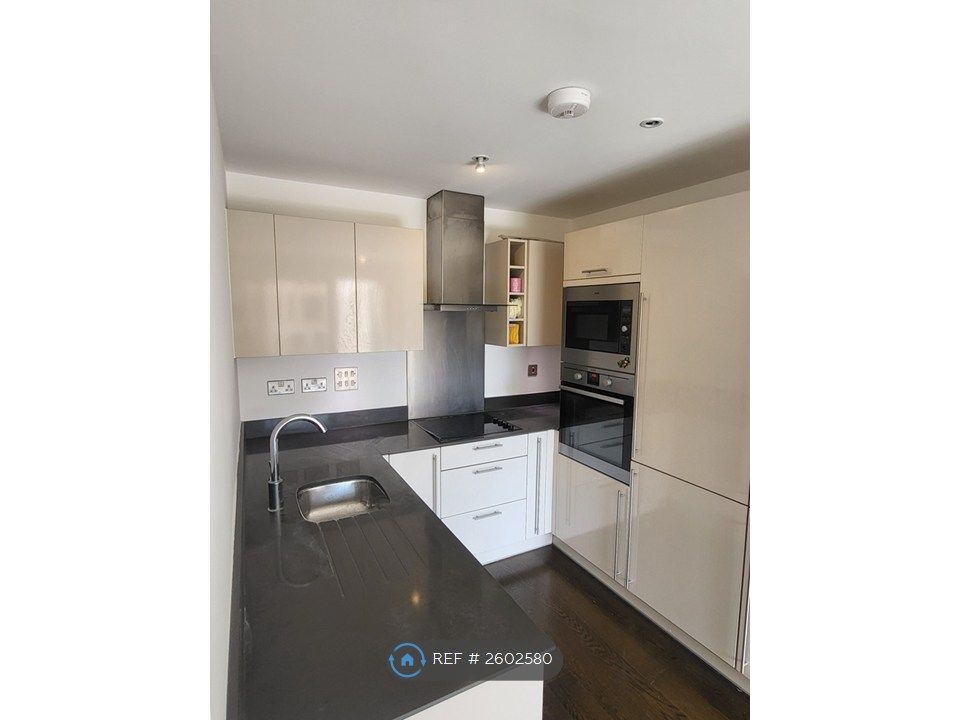 Property photo 3 of 19 Kitchen