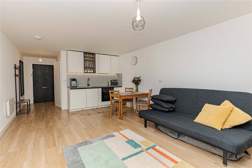 Property photo 2 of 12 Picture No. 24