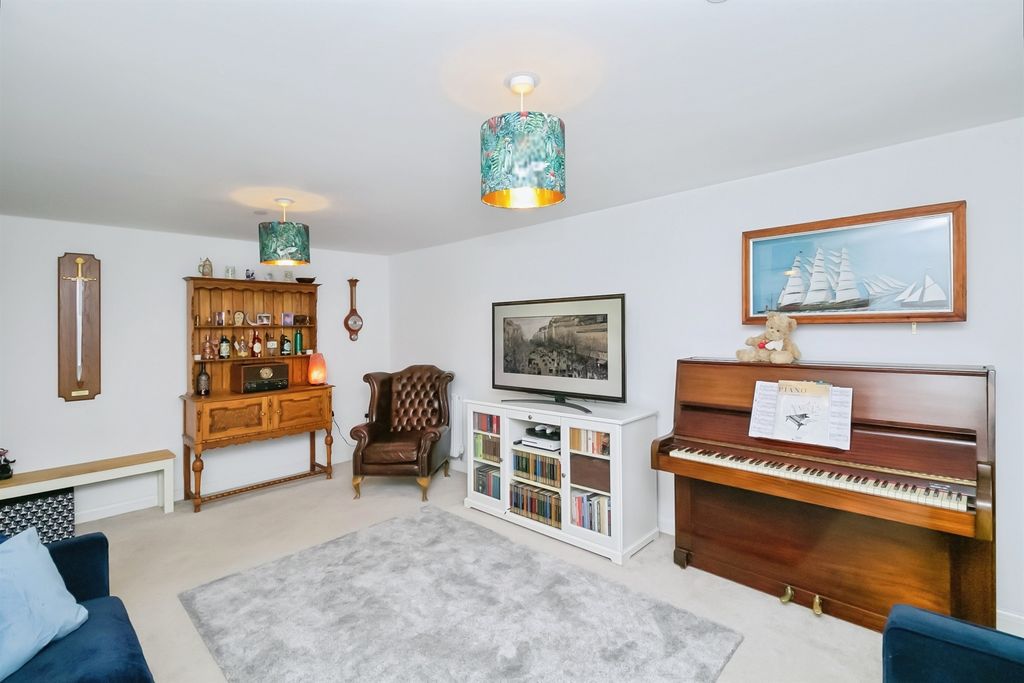 Property photo 2 of 22