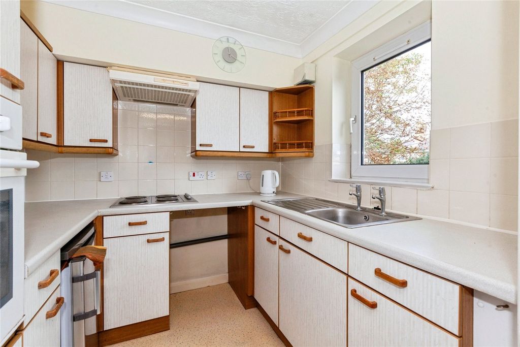 Property photo 2 of 10 Picture No. 12