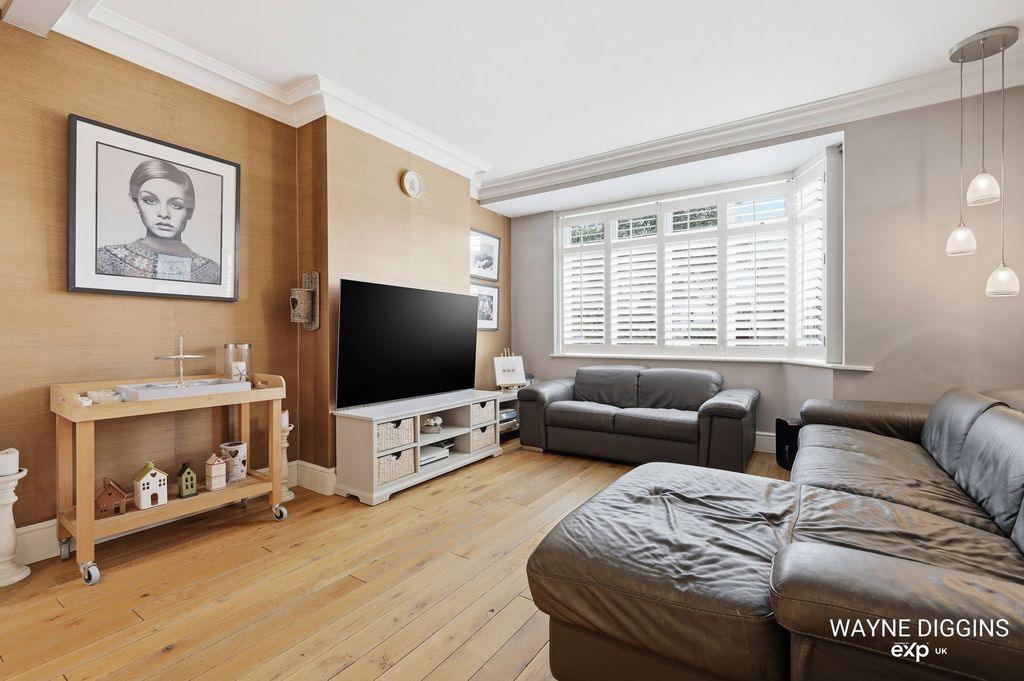 Property photo 3 of 27