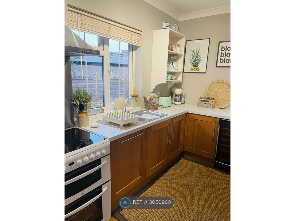 Property photo 3 of 12 Kitchen
