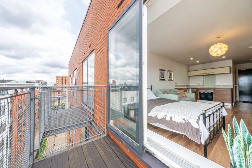 Property photo 2 of 10 Apt 4 38 Ryland Street00007