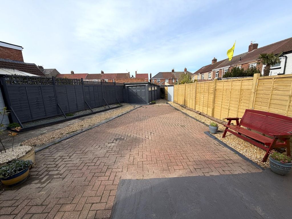 Property photo 2 of 31 Garden