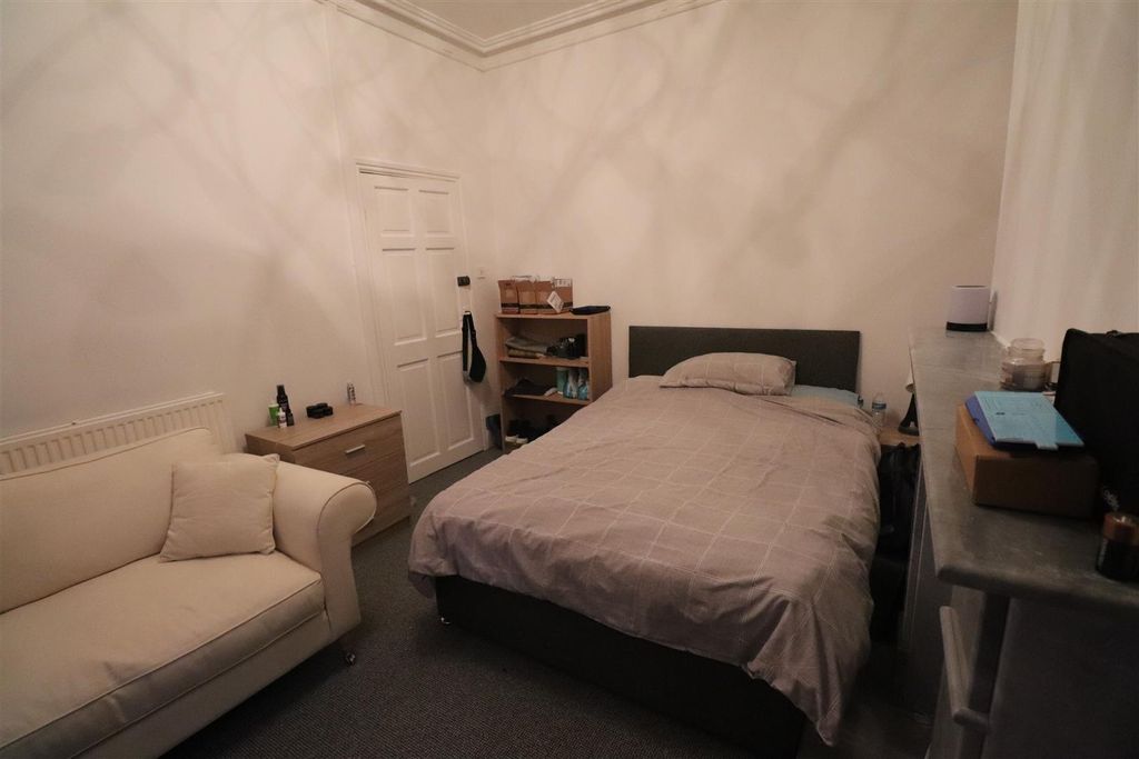 Property photo 3 of 14 Room 1