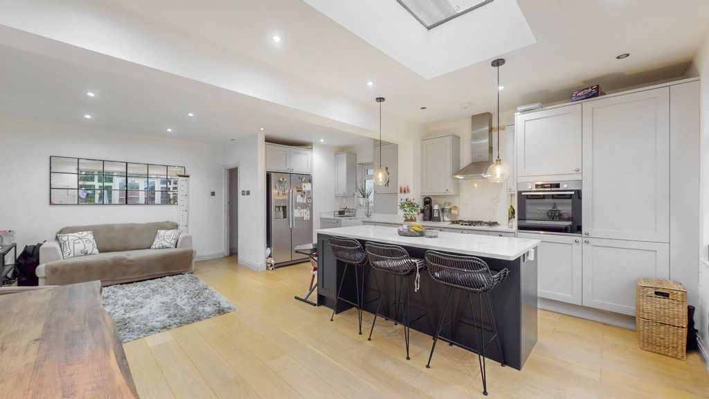 Property photo 2 of 15 4500493