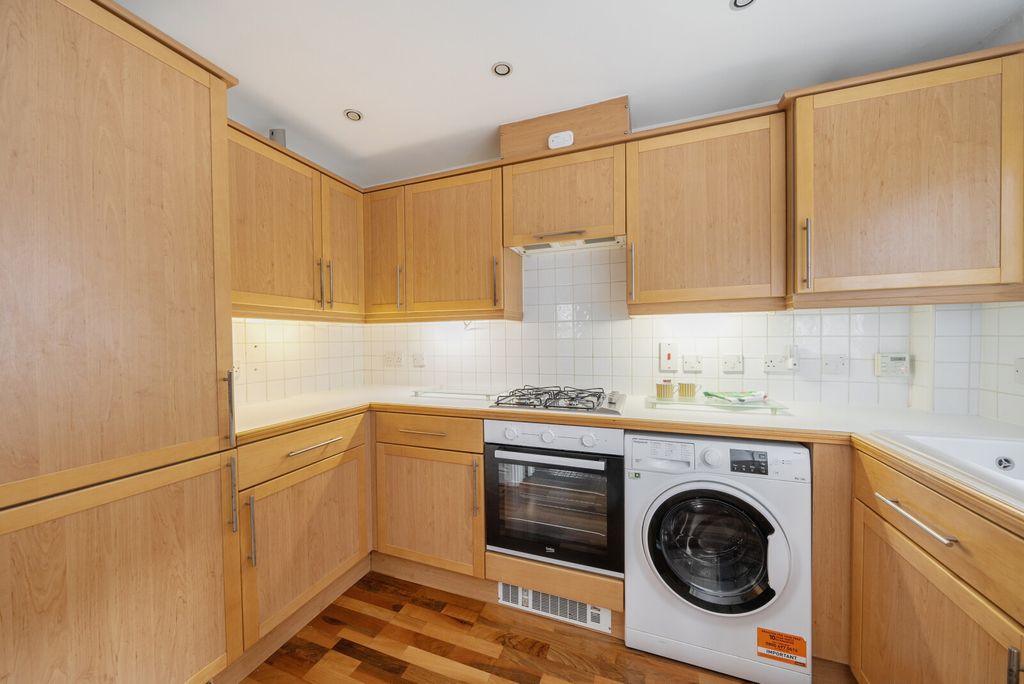 Property photo 3 of 19 1409701-11-698B23...