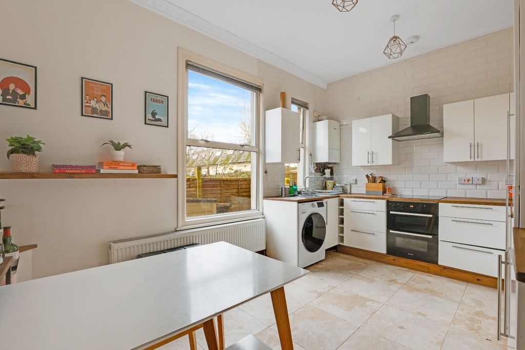 Property photo 3 of 15 11-738Ejhpropwpen- 11 Howard Road - 28.Jpg