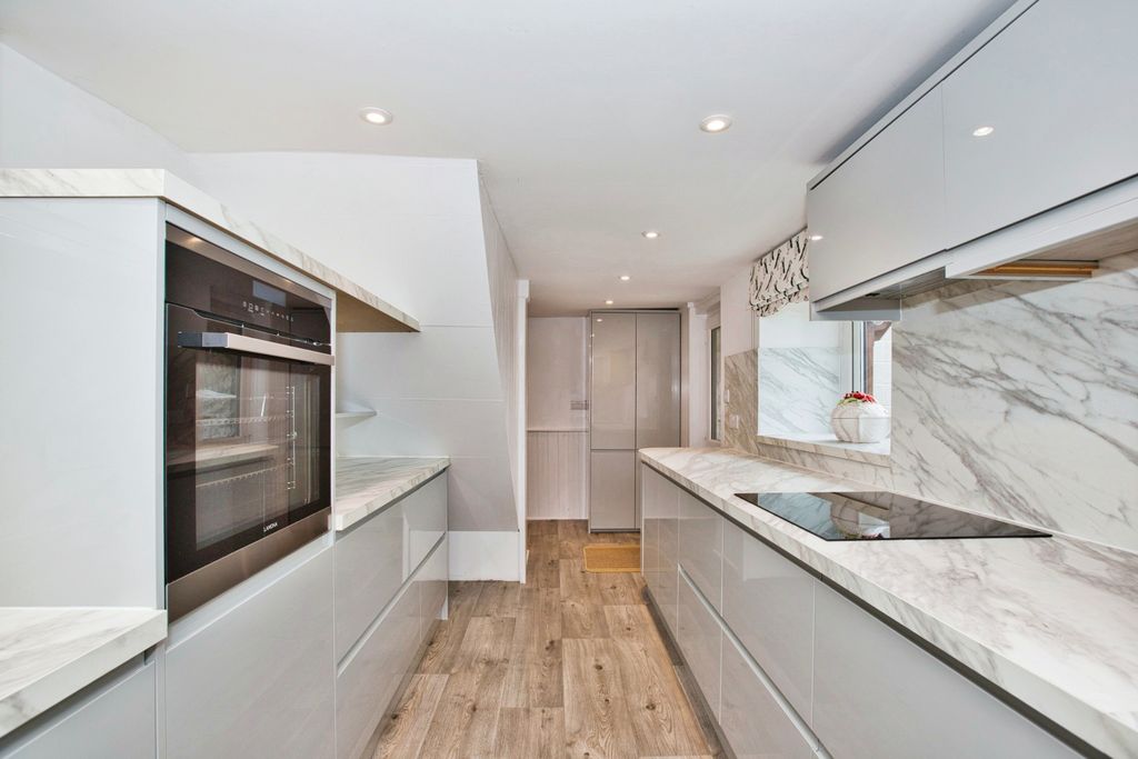 Property photo 3 of 22