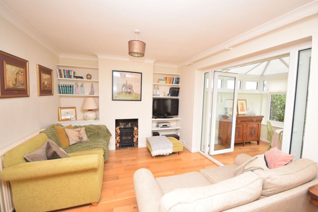 Property photo 2 of 11
