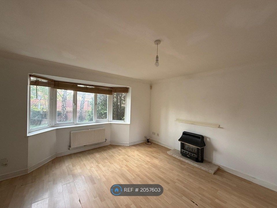 Property photo 1 of 9 Living Room