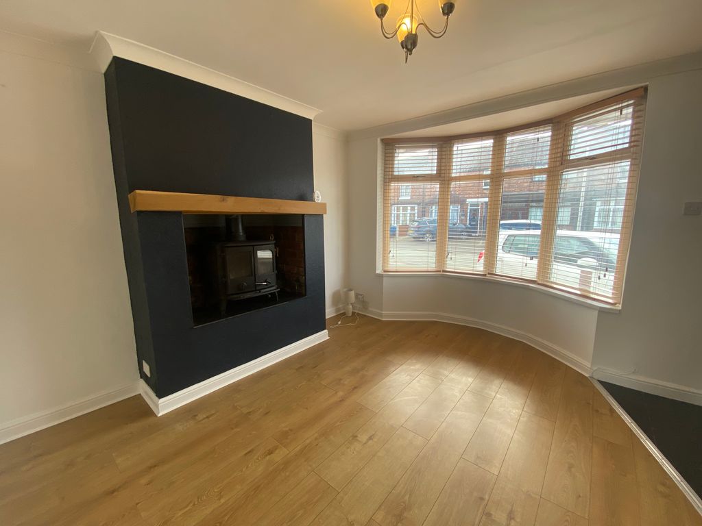 Property photo 3 of 11 Living Room