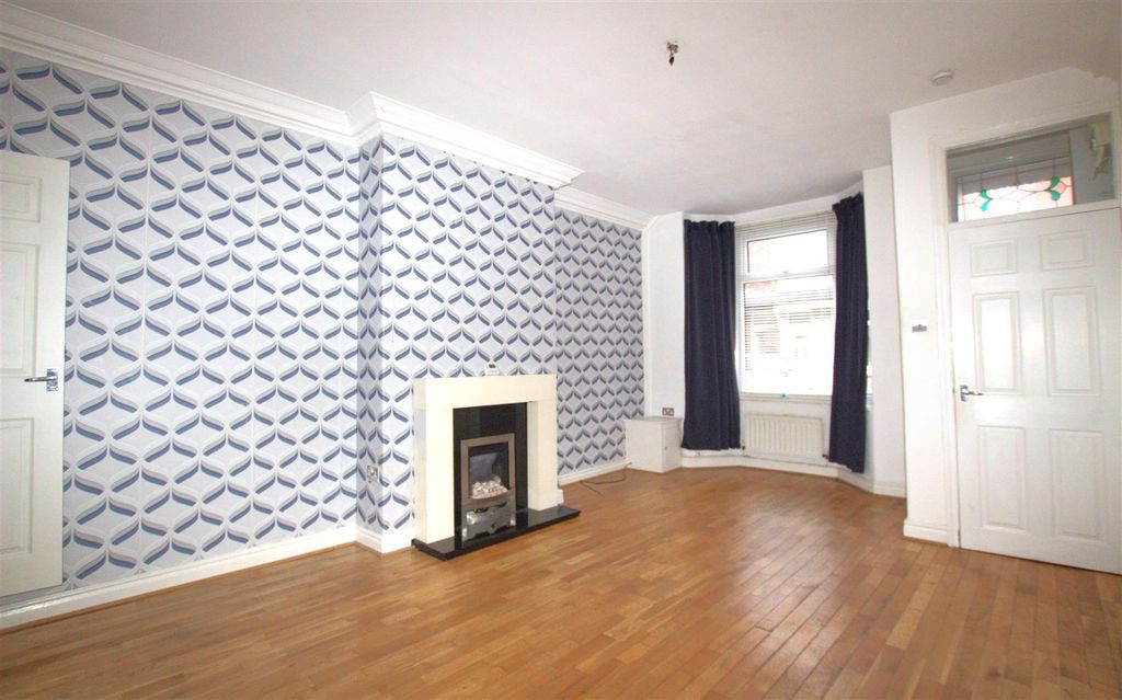 Property photo 2 of 14 Lounge