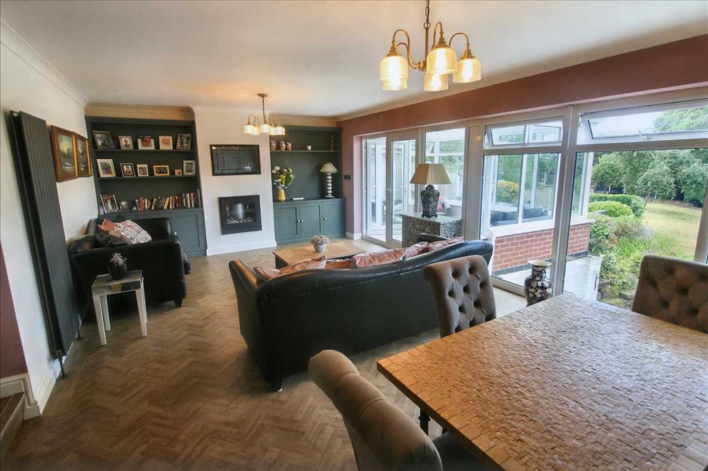 Property photo 3 of 31 Lounge/Diner