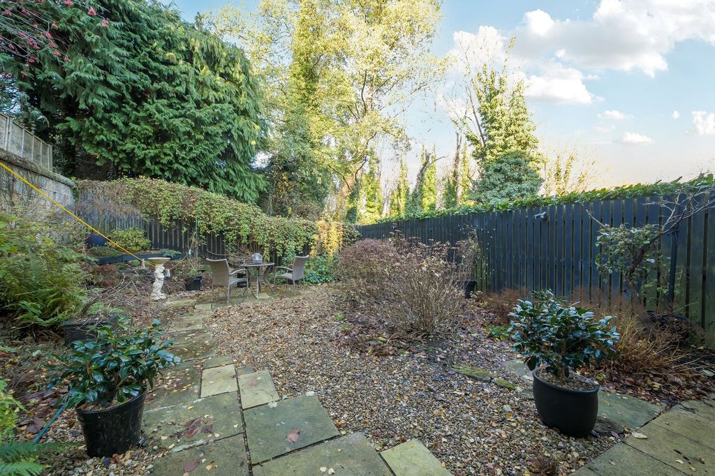 Property photo 3 of 23