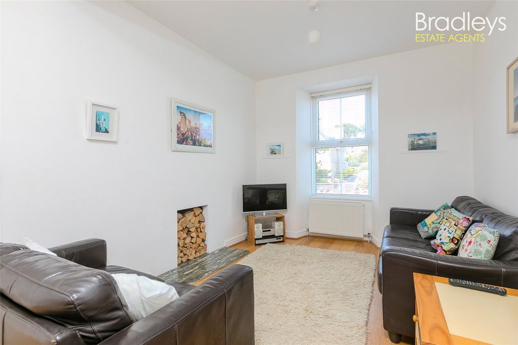Property photo 3 of 17 Picture No. 12