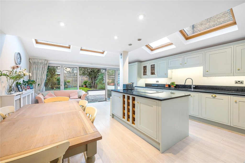 Property photo 2 of 16 Picture No. 20