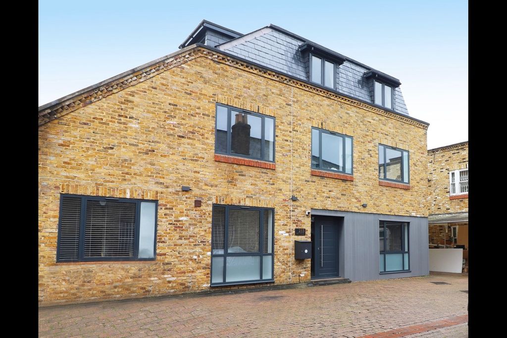 Property photo 2 of 12 Property