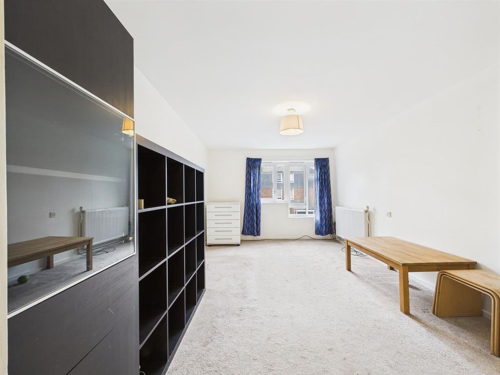 Property photo 3 of 9 Cam01358G0-Pr0168-Still004.Jpg