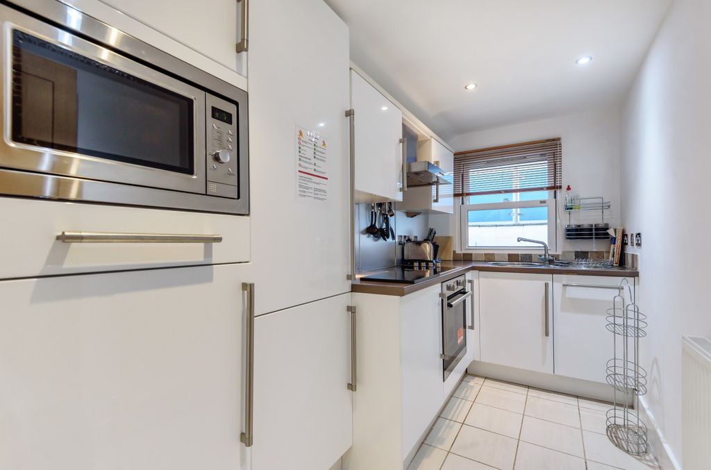 Property photo 2 of 12 Kitchen