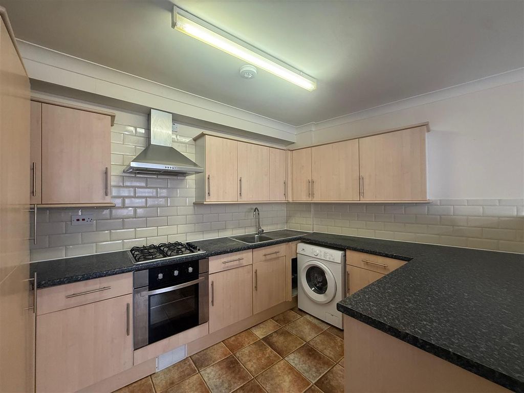 Property photo 2 of 7 Kitchen