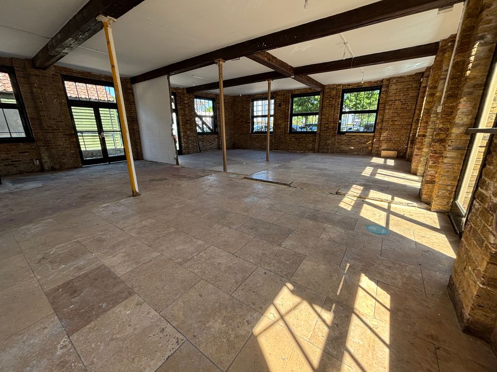 Property photo 1 of 4 Interior View