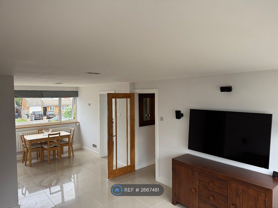 Property photo 2 of 8 Lounge Dinner