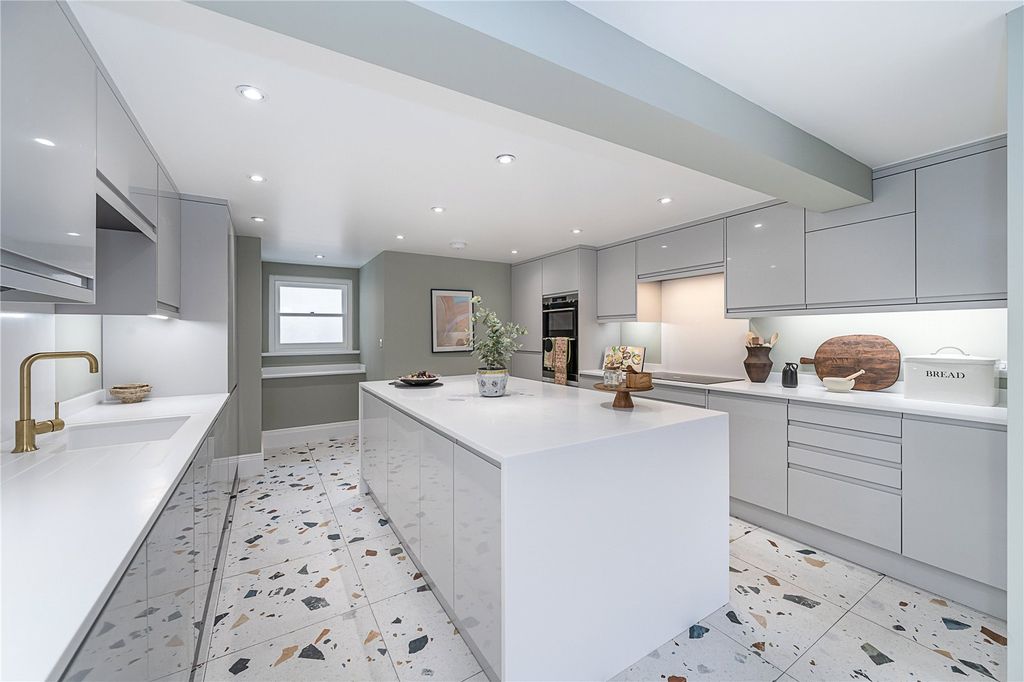 Property photo 2 of 24 Picture No. 21