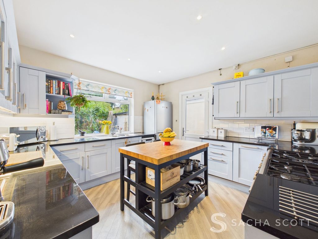 Property photo 3 of 27 Kitchen / Breakfast Room