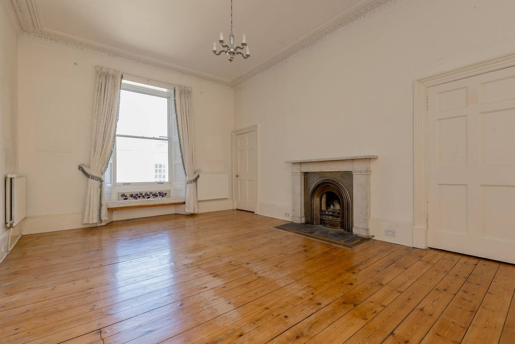 Property photo 3 of 24