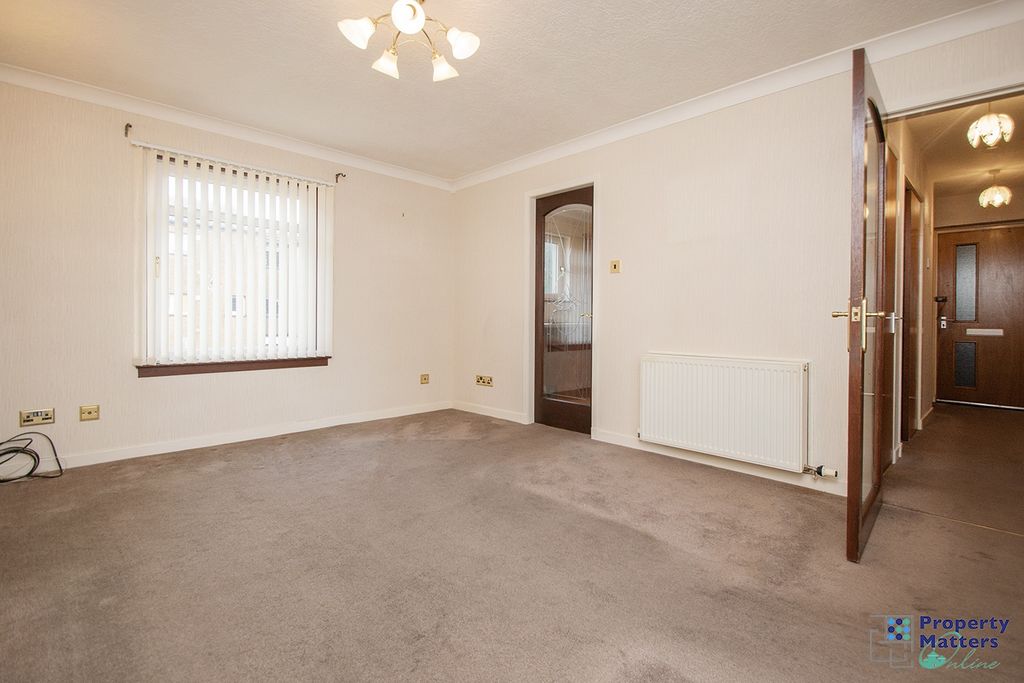 Property photo 3 of 10 Living Room